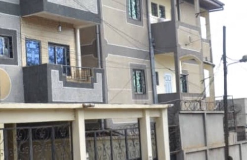 Yaounde House | Apparemment 1 chambre ,salon , cuisine , douche nSitué dans un quartier calme