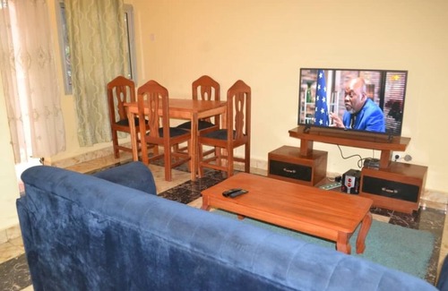 Yaounde House | Apparemment 1 chambre ,salon , cuisine , douche nSitué dans un quartier calme