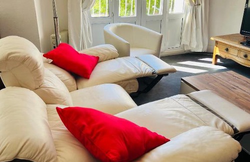 Boulogne-sur-Mer Apartment | Appart 4 pers, face Jardins Nausicàa & à 50m plage