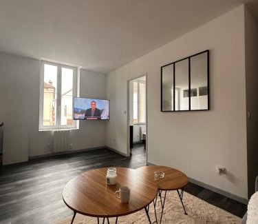 Saint-Germain-des-Fosses Apartment | Appart cocooning