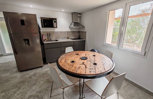 Bellegarde Apartment | Appart Cosy Avec Jardin, Jacuzzi Privé, Piscine Lété, au Calme