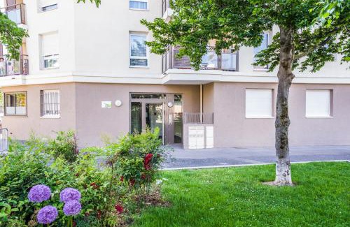 Decines-Charpieu Apartment | Appart'cosy Lyon Est