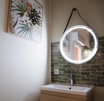 Macon Apartment | Appart hôtel le 8 La Suite & Spa - parking gratuit -