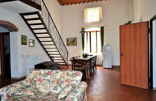 Serravalle Pistoiese House | Appartamento Clarabella A: A characteristic and welcoming two-story apartment that is part of a villa built on a hillside, surrounded by meadows and woods, with Free WI-FI.