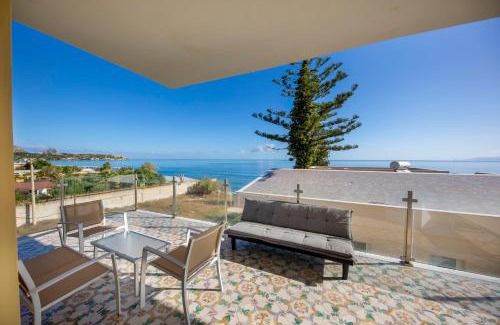 Casteldaccia Apartment | Appartamento 16 Pax in Villa Francesca by Ville in Palermo