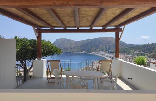 Canneto House | Appartamento con giardino e vista panoramica