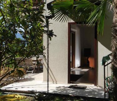 Porto Valtravaglia Apartment | Appartamento delle Palme