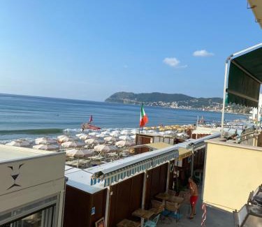 Alassio Apartment | appartamento fronte mare con terrazzo