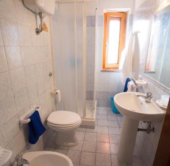 Minturno Apartment | Appartamento in Villa Valentini- Fronte mare, Giardino e Parcheggio privato, WIFI, dotato di tutti i confort, nel Cuore del Golfo di Gaeta