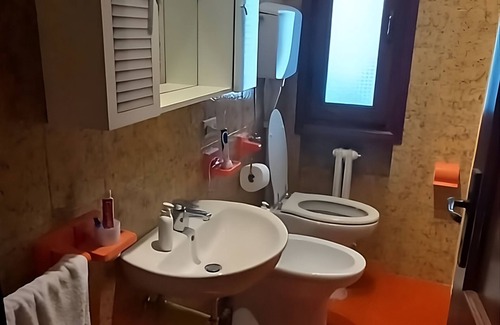Pieve a Nievole Apartment | Appartamento Luminoso con Giardino e Barbecue in Zona Tranquilla