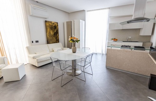 Trani Apartment | Appartamento Lusso Vista Mare - SUL Porto DI Trani