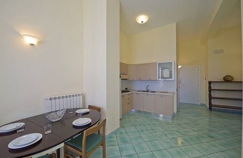 Vietri sul Mare House | Appartamento Mariuccia A: A bright apartment situated at a short distance from the beach, with Free WI-FI.