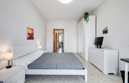 Cinecitta Apartment | Appartamento moderno sopra Metro A e Parco degli Acquedotti