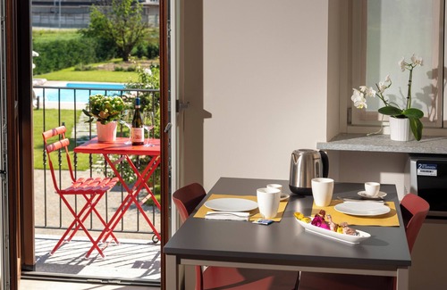 Castagnito Apartment | Appartamento Monolocale con Piscina - Residence Corte Bellora
