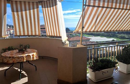 Vallecrosia Apartment | Appartamento - terrazzo vivibile vista mare, wi-fi gratuito