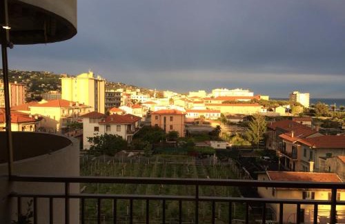 Vallecrosia Apartment | Appartamento - terrazzo vivibile vista mare, wi-fi gratuito