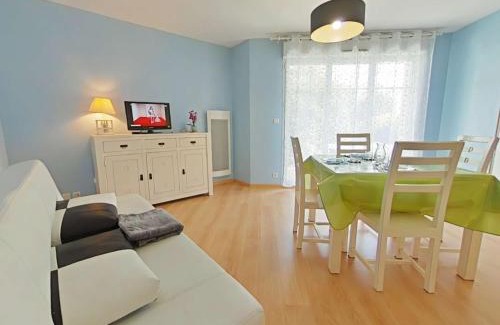 Saint-Gilles-Croix-de-Vie Apartment | Appartement moderne 2P, 4 couchages, terrasse, proche plage et centre, parking, St Gilles Croix de Vie - FR-1-224-217