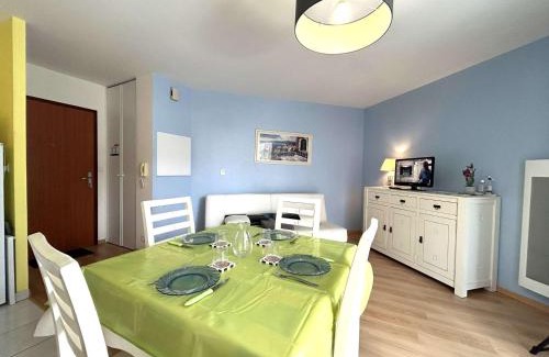 Saint-Gilles-Croix-de-Vie Apartment | Appartement moderne 2P, 4 couchages, terrasse, proche plage et centre, parking, St Gilles Croix de Vie - FR-1-224-217