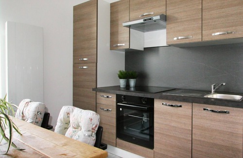 Chateauneuf-la-Foret Apartment | Appartement Maison Tarrade. Dans le Centre Bourg