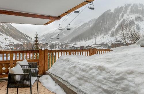 Val-d'Isere Apartment | Appartement élégant avec jacuzzi à Val-d'Isère - 4 chambres en suite, proche piste de Bellevarde - FR-1-567-87