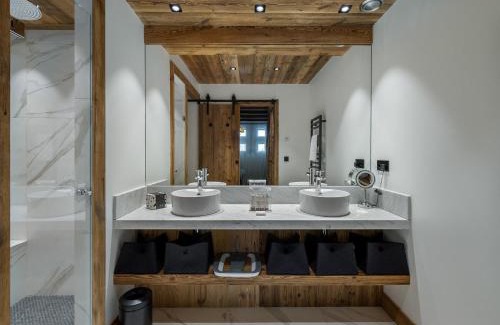 Val-d'Isere Apartment | Appartement élégant avec jacuzzi à Val-d'Isère - 4 chambres en suite, proche piste de Bellevarde - FR-1-567-87