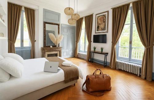 Grand Clement Apartment | Appartement 100m2 d'élégance au sein d'un Château caché à 10min de Lyon