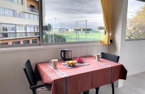 Balaruc-les-Bains Apartment | Appartement 2 étoiles proche du stade et des Thermes à Balaruc-les-Bains, avec parking et balcon fermé - FR-1-503-84