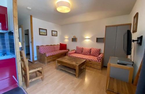 Brides-les-Bains Apartment | Appartement 2* Confort 5 Pers, Balcon, Centre de Brides-les-Bains, Proche Thermes & Télécabine - FR-1-512-137