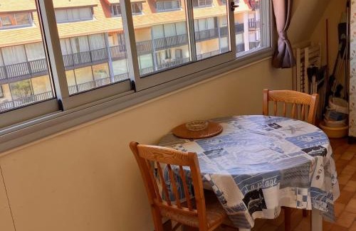 Villers-sur-Mer Apartment | Appartement 2 pièces avec parking privé, à 2 pas de la plage - FR-1-712-94