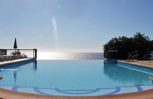 Le Lavandou Apartment | Appartement 2 pièces cabine, 6 couchages, avec piscine et terrasse ensoleillée au Lavandou - FR-1-251-235
