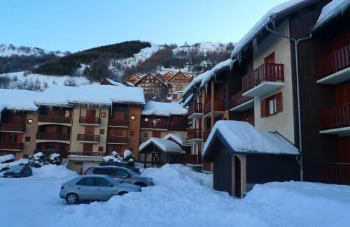 Valloire Apartment | Appartement 2 pièces cabine pour 4 pers, proche centre et pistes, balcon exposé ouest - FR-1-263-481