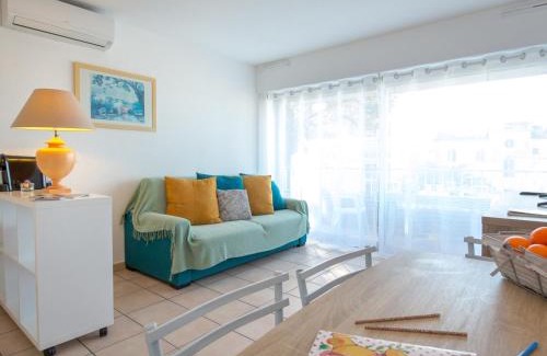 Saint-Raphael Apartment | Appartement 2 pièces avec Terrasse - Plage à 50m - Climatisé - Proche Gare et Commerces - FR-1-466A-4