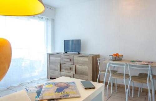 Saint-Raphael Apartment | Appartement 2 pièces avec Terrasse - Plage à 50m - Climatisé - Proche Gare et Commerces - FR-1-466A-4