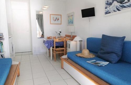 Cannes La Bocca Apartment | Appartement 2 pièces proche plage avec vue mer, clim, Wifi et piscines - FR-1-609-21