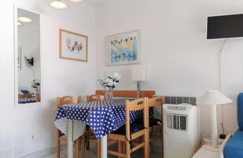 Cannes La Bocca Apartment | Appartement 2 pièces proche plage avec vue mer, clim, Wifi et piscines - FR-1-609-21
