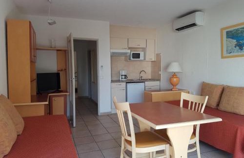 Saint-Raphael Apartment | Appartement 2P avec Balcon, Clim, à 50m de la Plage et Centre-ville, WiFi et Parking Disponibles - FR-1-466A-3