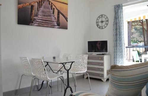 Sainte-Maxime Apartment | Appartement 2P cabine rénové, clim, wifi, terrasse, parking, proche plage - Sainte-Maxime - FR-1-226-304