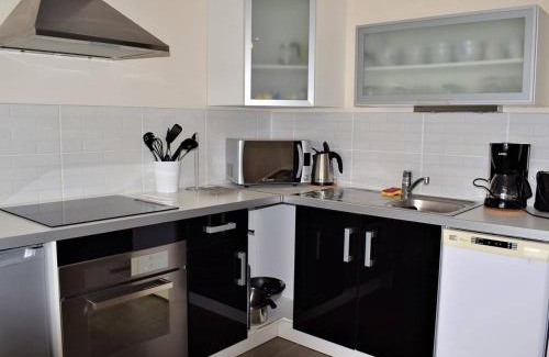 Tregastel Apartment | Appartement 3* avec ascenseur, balcon et parking privé à Trégastel - FR-1-368-11