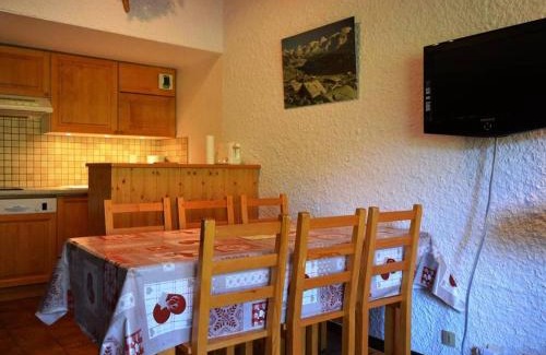 Le Grand-Bornand Apartment | Appartement 3 pièces/6 pers avec cheminée et parking couvert - FR-1-241-229