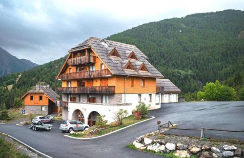 Pra Loup Apartment | Appartement 3 pièces 8 pers avec balcon - Résidence Les Chalets de Praroustan à Pra Loup 1500 - FR-1-504-189