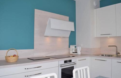 Perros-Guirec Apartment | Appartement 3* rénové avec terrasse et parking, au centre de Perros-Guirec, 5 personnes - FR-1-368-166