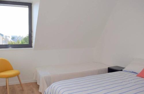 Perros-Guirec Apartment | Appartement 3* rénové avec terrasse et parking, au centre de Perros-Guirec, 5 personnes - FR-1-368-166