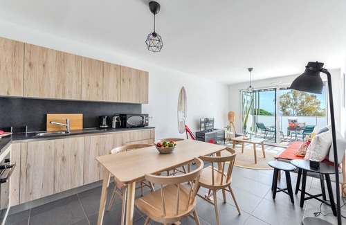 Hyeres Apartment | Appartement 50m Plage des Salins Vue Mer Terrasse Piscine 2 Parkings 2 Chambres