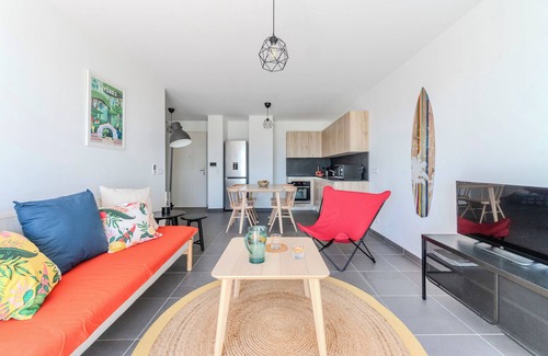 Hyeres Apartment | Appartement 50m Plage des Salins Vue Mer Terrasse Piscine 2 Parkings 2 Chambres
