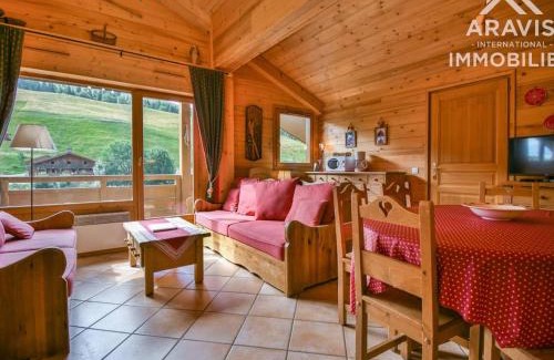 Le Grand-Bornand Apartment | Appartement 6-8 pers, 2 ch + mezzanine, centre ville, face pistes, wifi, garage - FR-1-391-92