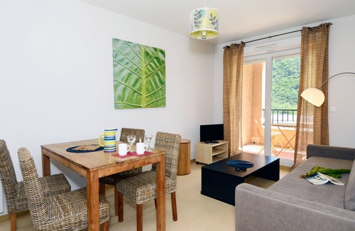 Avene Condo | Appartement Abordable au Calme! Accès Piscine + TV