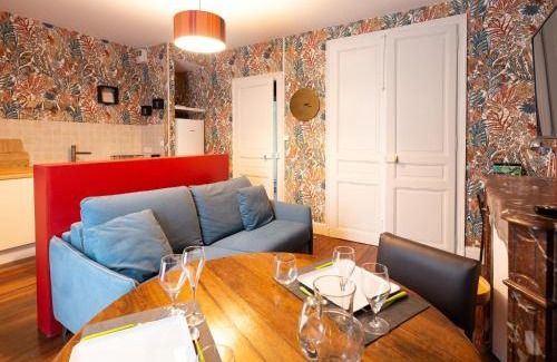 Poincare - Foch - Anatole France - Croix de Bourgogne Apartment | Appartement Art Nouveau Nancy, proche Villa Majorelle - FR-1-584-358
