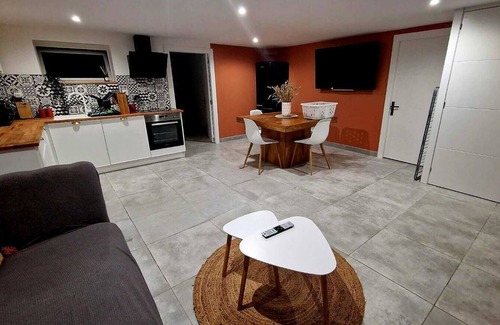 Corconne Apartment | Appartement Attenant à Notre Maison Principale