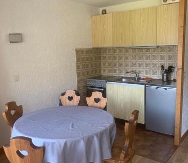 Saint-Jean-dʼAulps Apartment | Appartement avec accès piscine- Station- 4 personnes