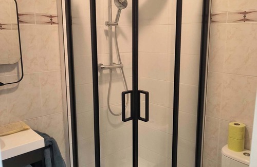 Bobigny Apartment | Appartement Avec 5 Chambres , à 15 Minutes de Paris